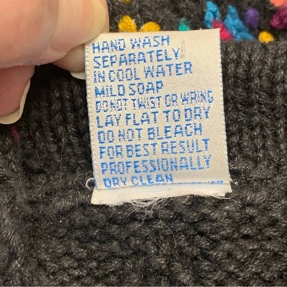 Northern Isles Portraits Womens Hand Knit Black Size Large Floral Sweater Warm - Picture 14 of 15